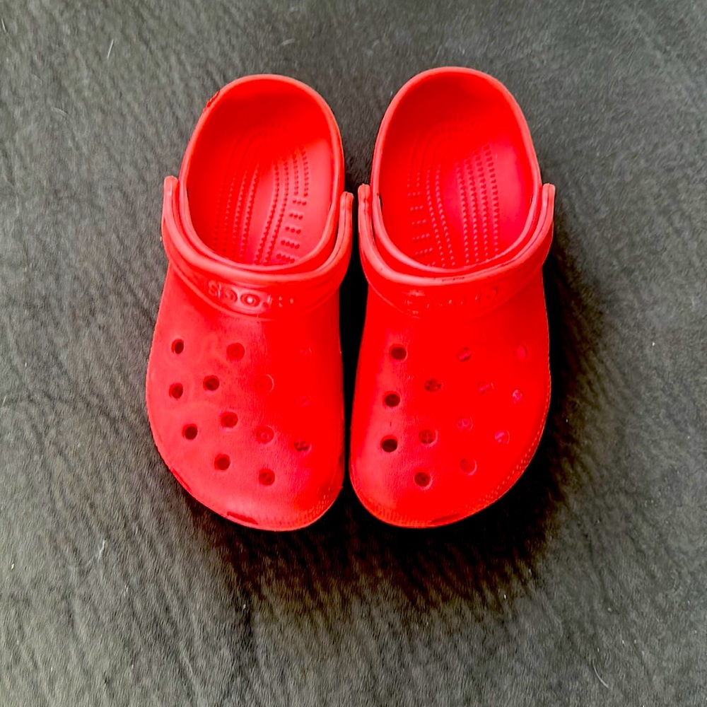 Men size 5 crocs or size 7 woman